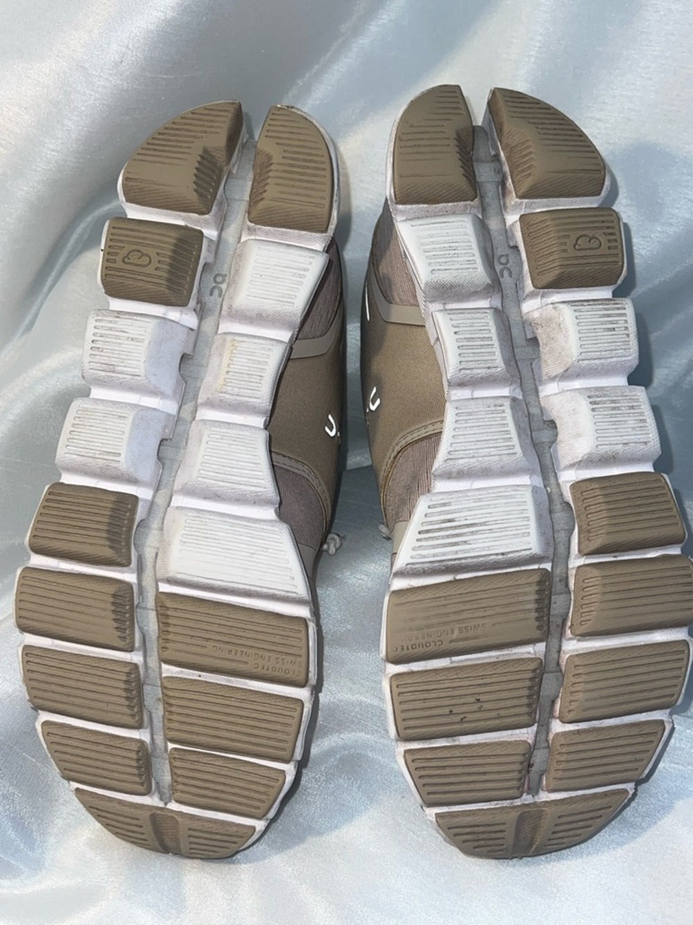 On Running sneakers in taupe with cream lining - Picture 4 of 5